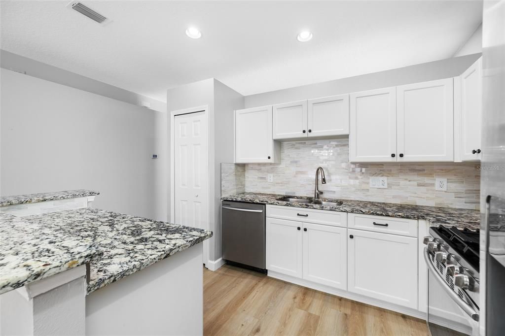 For Sale: $385,000 (3 beds, 2 baths, 1654 Square Feet)