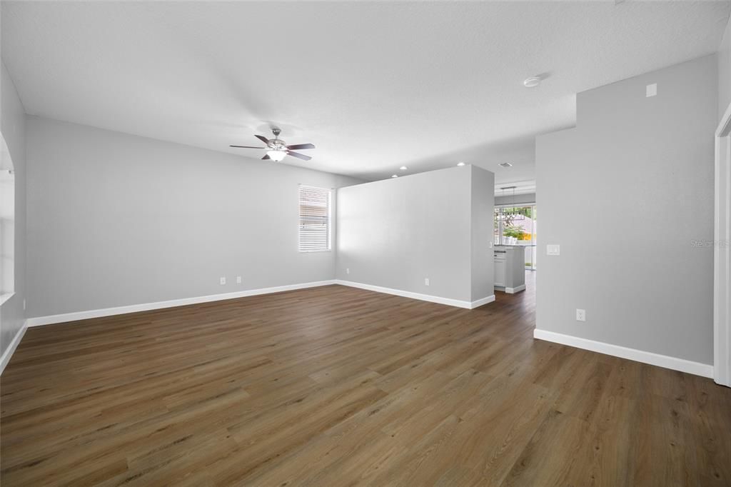 For Sale: $385,000 (3 beds, 2 baths, 1654 Square Feet)