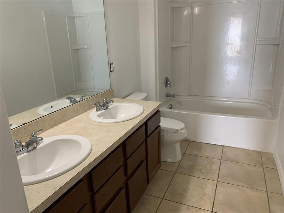 For Sale: $389,900 (3 beds, 2 baths, 2144 Square Feet)