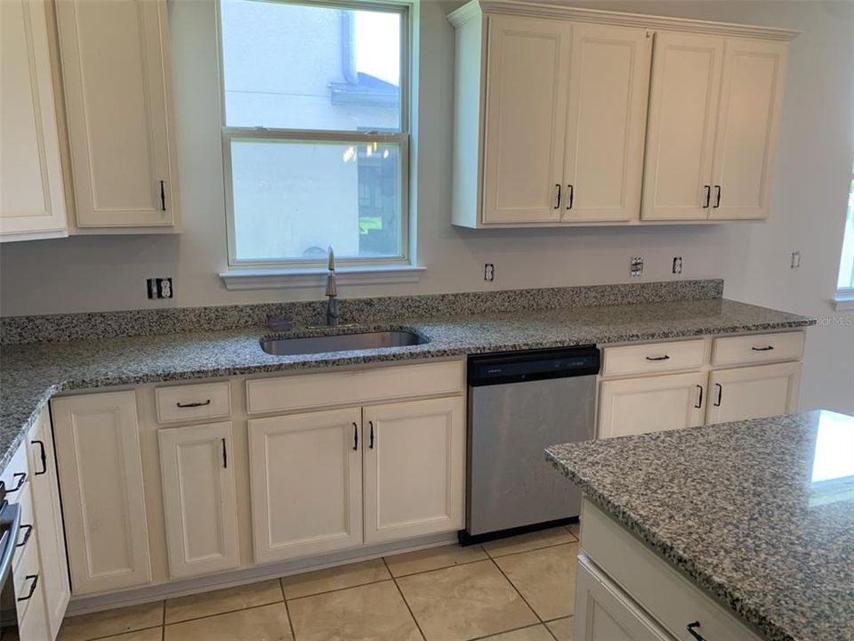For Sale: $389,900 (3 beds, 2 baths, 2144 Square Feet)