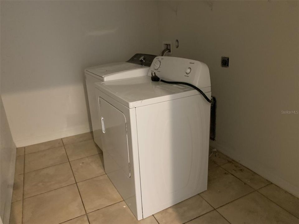 For Sale: $389,900 (3 beds, 2 baths, 2144 Square Feet)