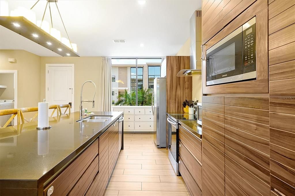 На продажу: $469,900 (3 спален, 3 ванн, 2195 Квадратных фут)