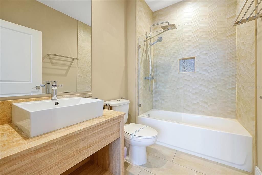 На продажу: $469,900 (3 спален, 3 ванн, 2195 Квадратных фут)