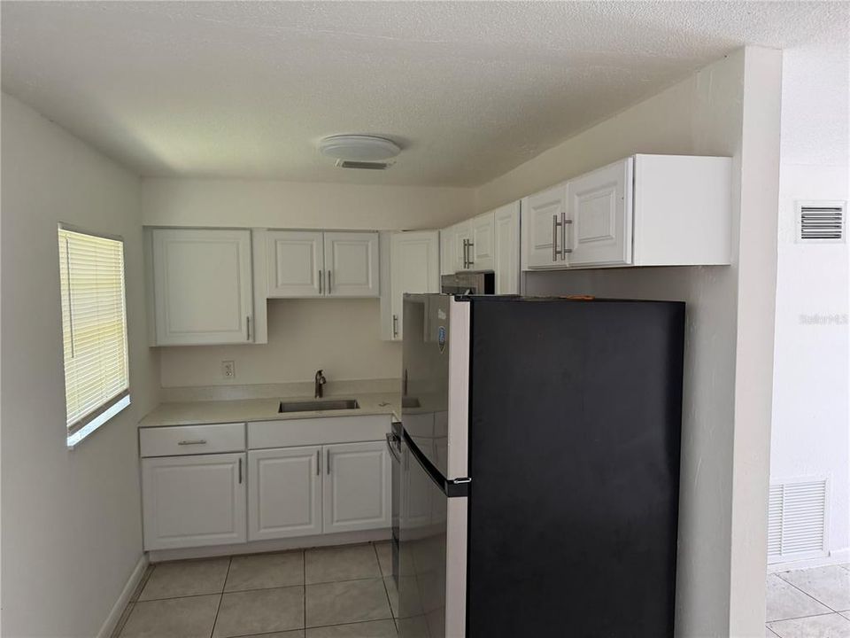 For Sale: $199,900 (3 beds, 1 baths, 864 Square Feet)