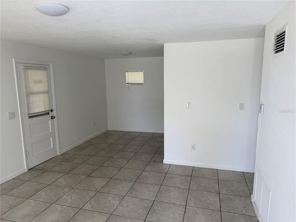 For Sale: $199,900 (3 beds, 1 baths, 864 Square Feet)