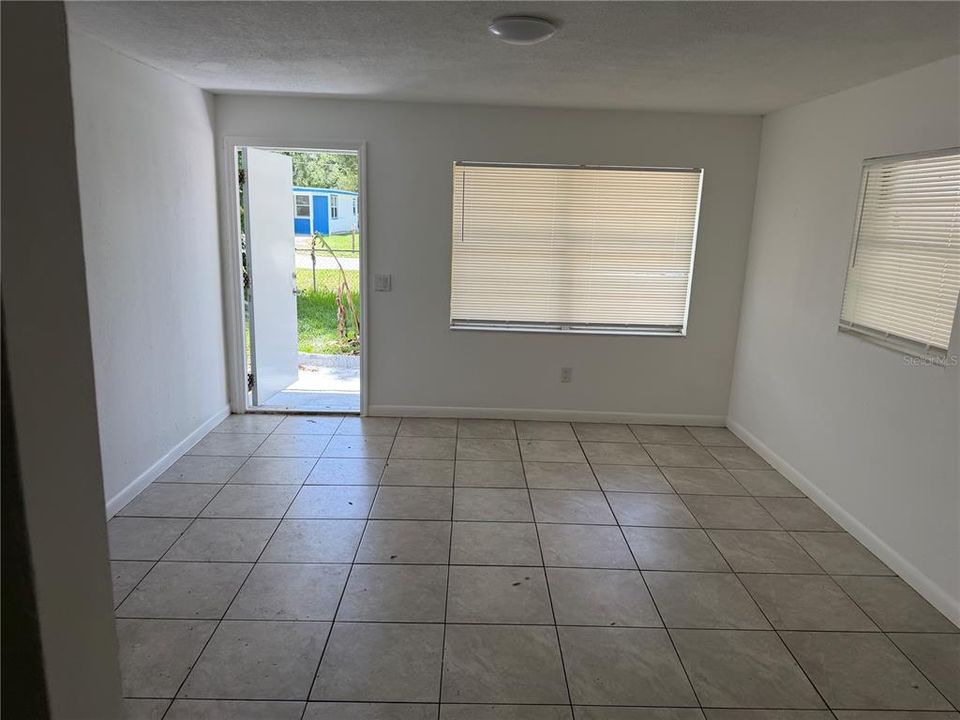 For Sale: $199,900 (3 beds, 1 baths, 864 Square Feet)