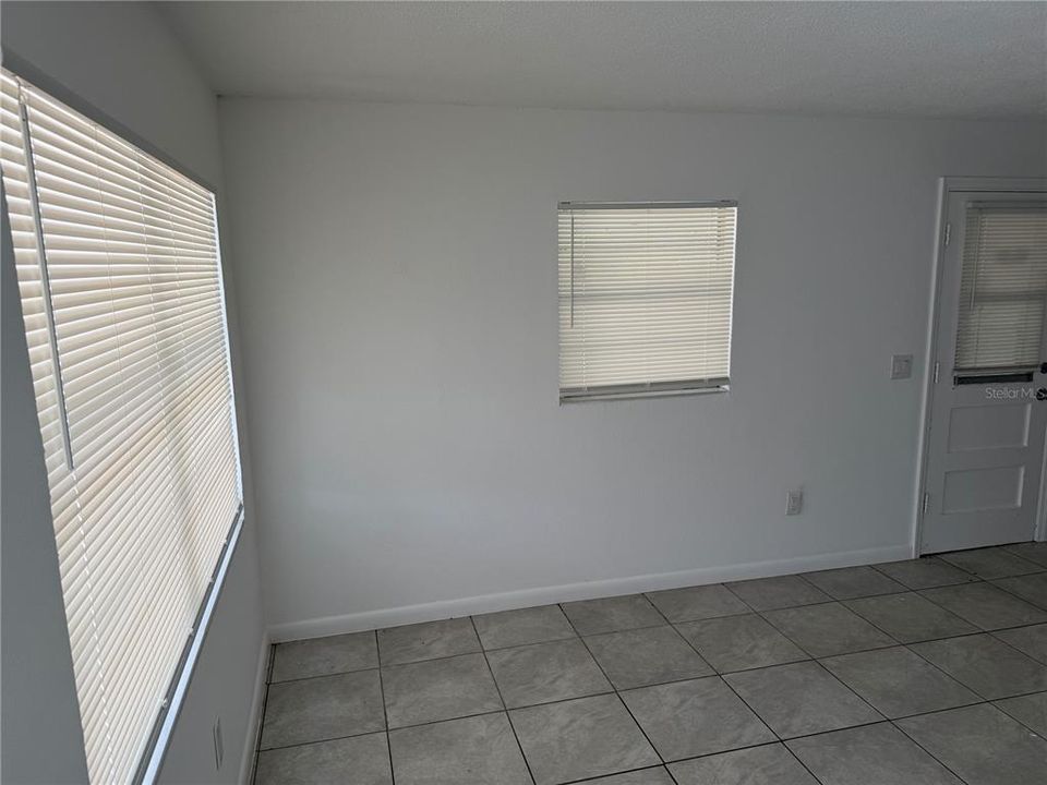 For Sale: $199,900 (3 beds, 1 baths, 864 Square Feet)