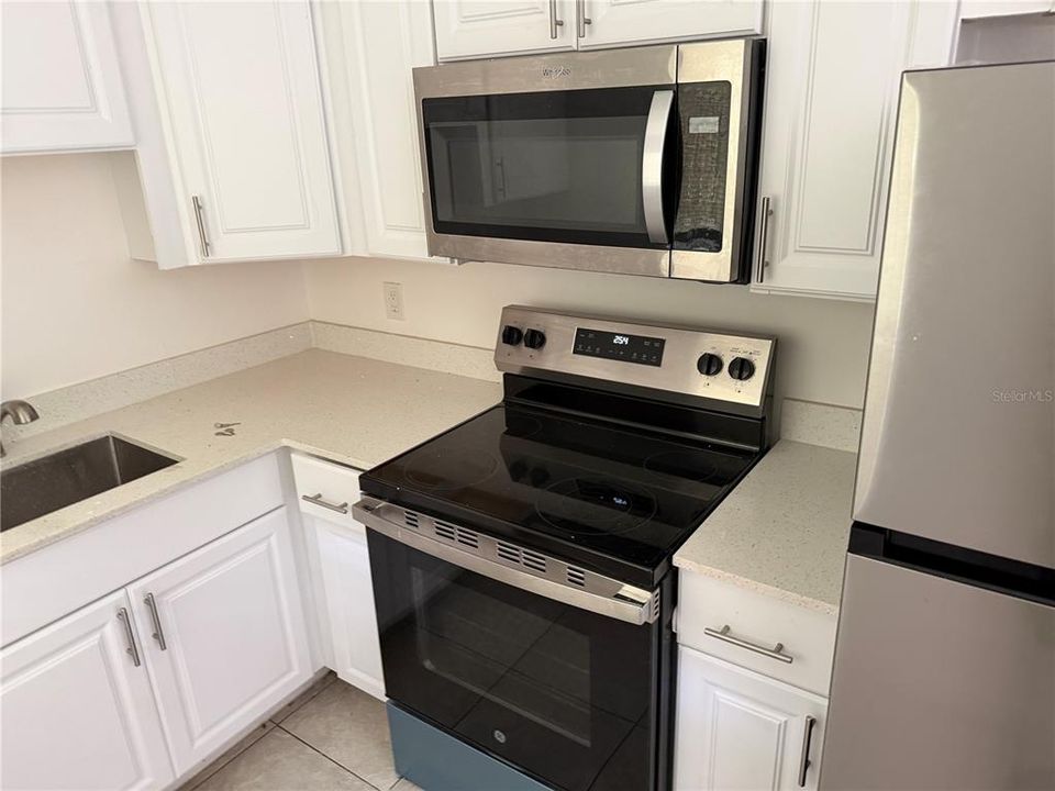 For Sale: $199,900 (3 beds, 1 baths, 864 Square Feet)