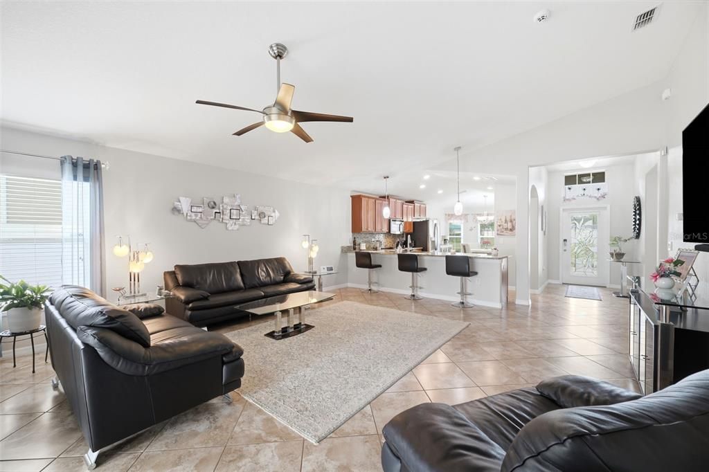 En Venta: $339,900 (3 camas, 2 baños, 1720 Pies cuadrados)