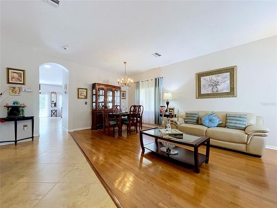 En Venta: $419,500 (3 camas, 2 baños, 1731 Pies cuadrados)