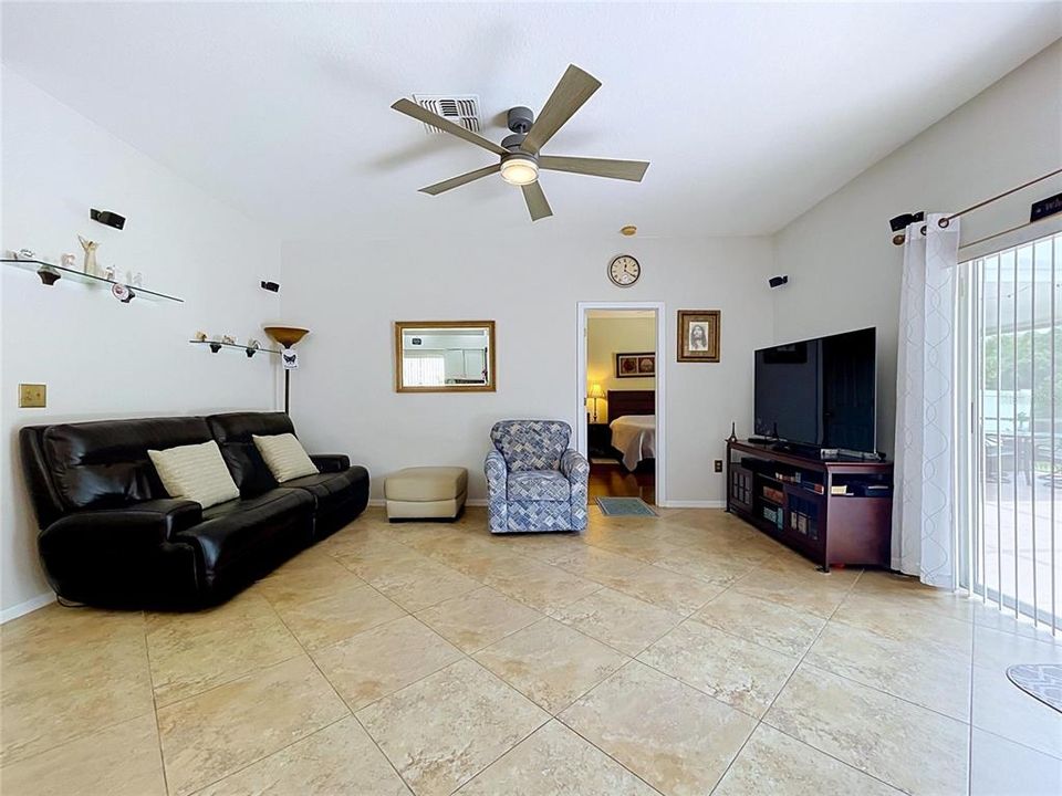 En Venta: $419,500 (3 camas, 2 baños, 1731 Pies cuadrados)