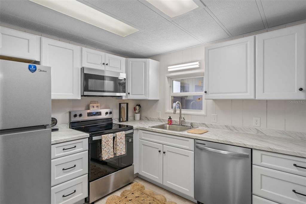 For Sale: $149,900 (2 beds, 2 baths, 1056 Square Feet)