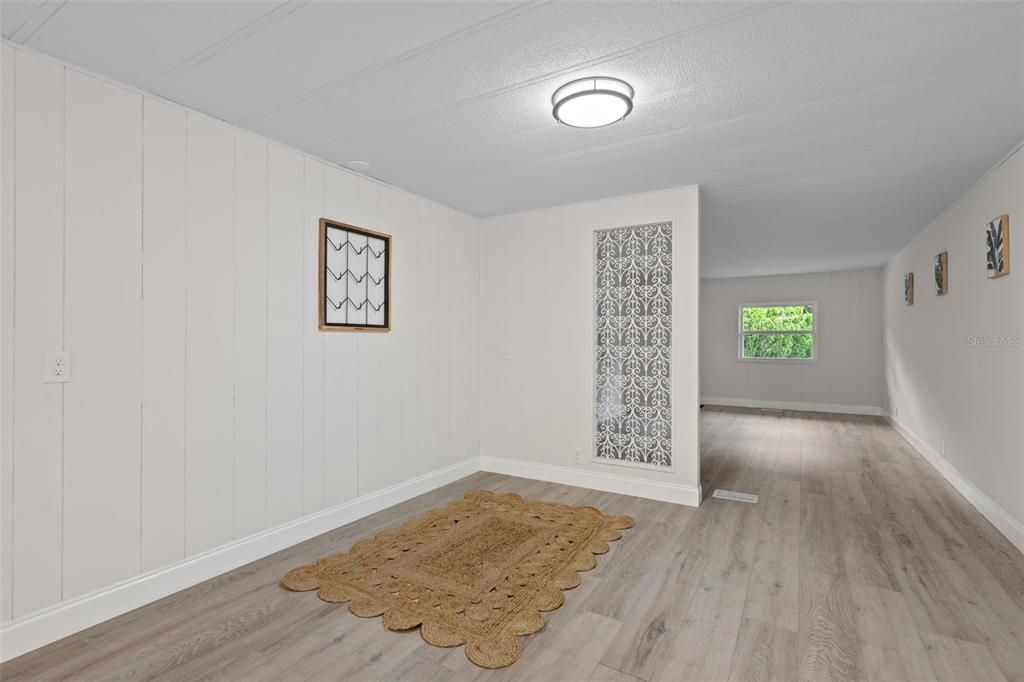 For Sale: $149,900 (2 beds, 2 baths, 1056 Square Feet)