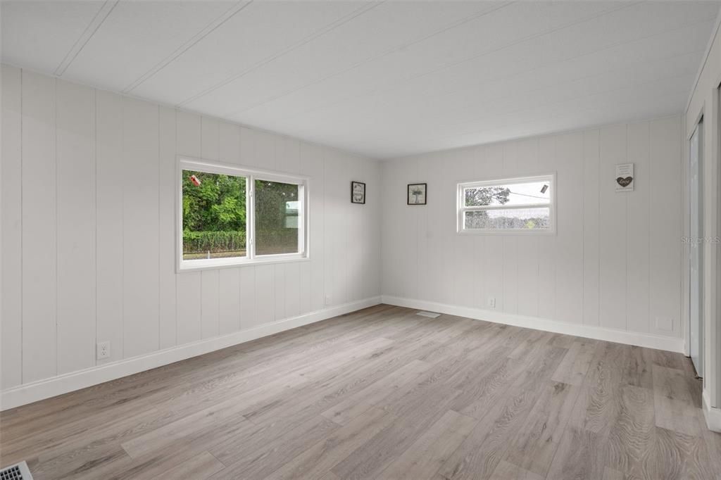For Sale: $149,900 (2 beds, 2 baths, 1056 Square Feet)