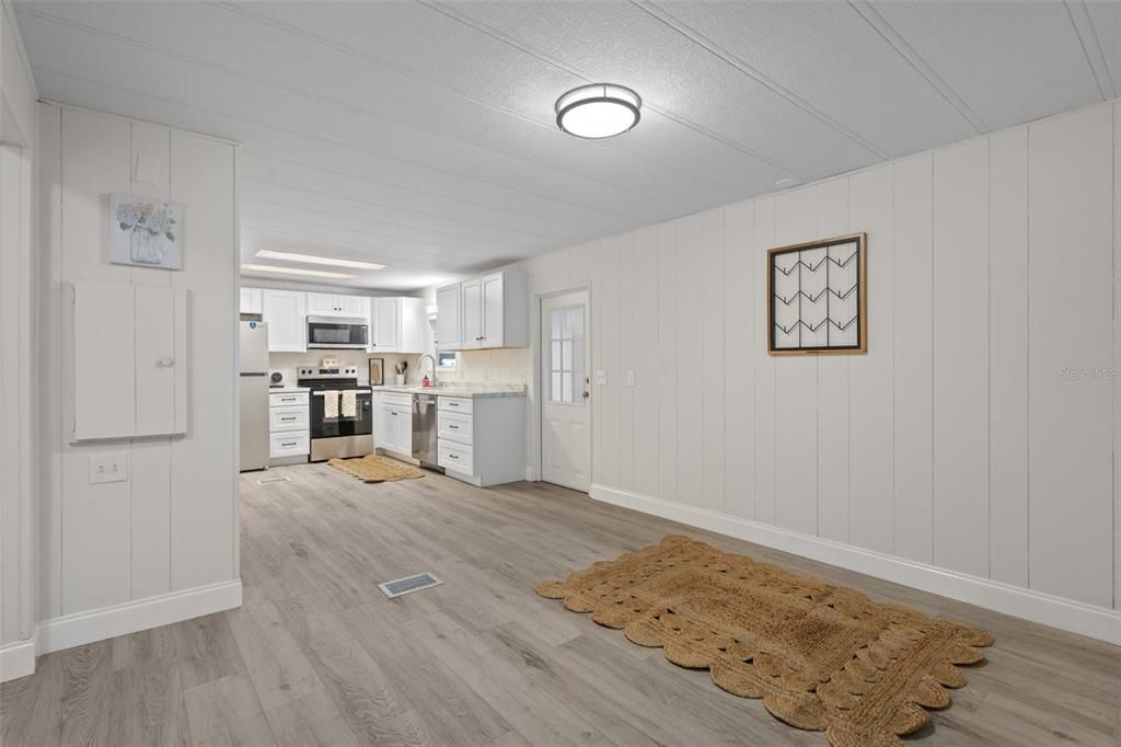For Sale: $149,900 (2 beds, 2 baths, 1056 Square Feet)