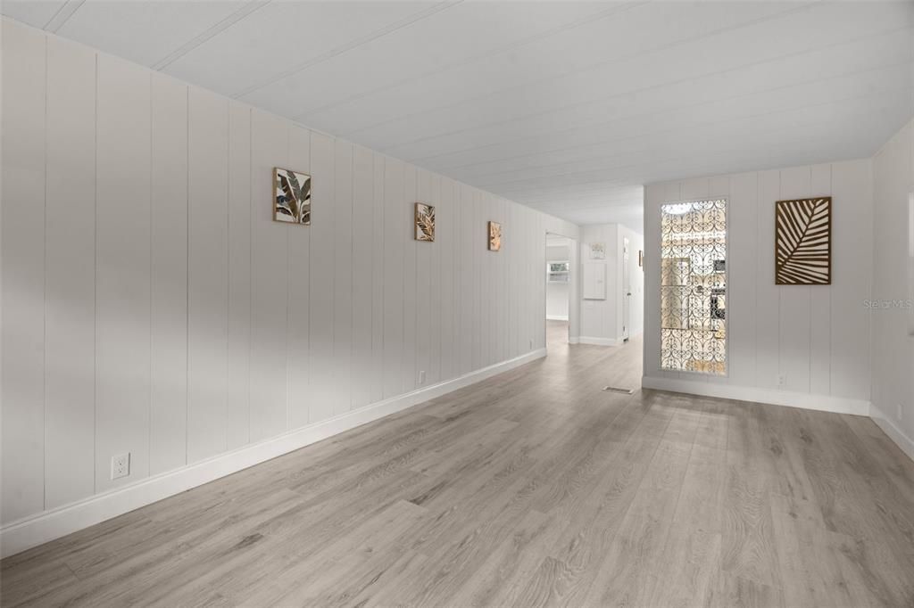 For Sale: $149,900 (2 beds, 2 baths, 1056 Square Feet)