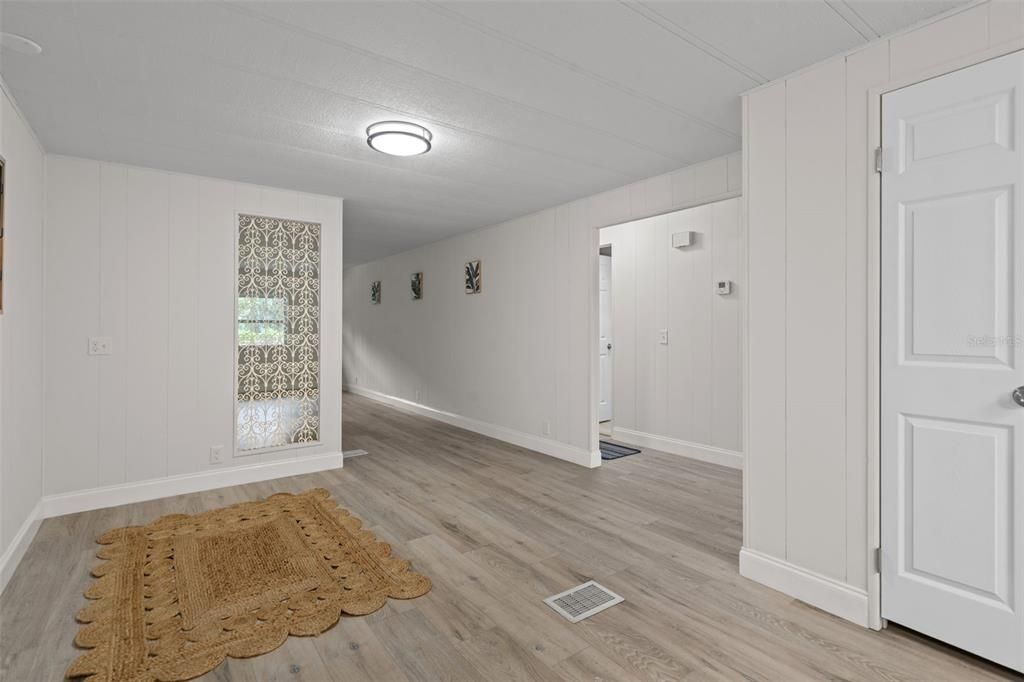 For Sale: $149,900 (2 beds, 2 baths, 1056 Square Feet)