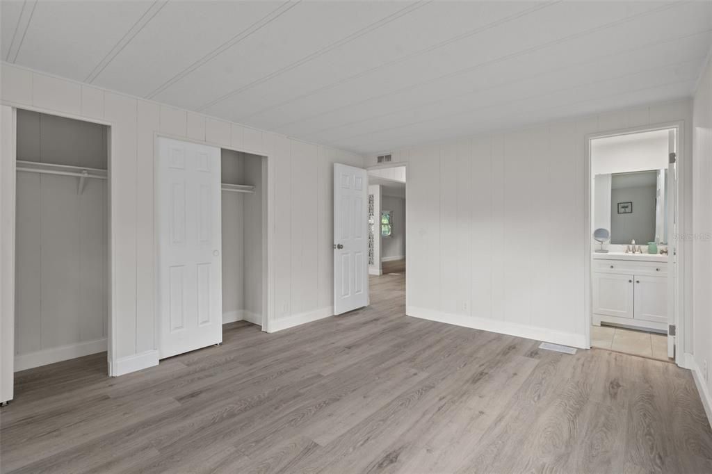 For Sale: $149,900 (2 beds, 2 baths, 1056 Square Feet)