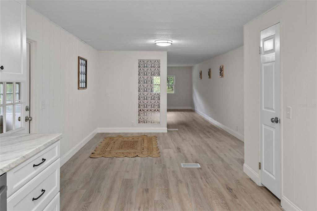 For Sale: $149,900 (2 beds, 2 baths, 1056 Square Feet)
