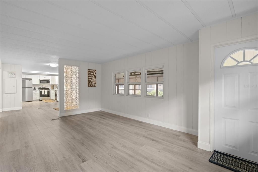 For Sale: $149,900 (2 beds, 2 baths, 1056 Square Feet)