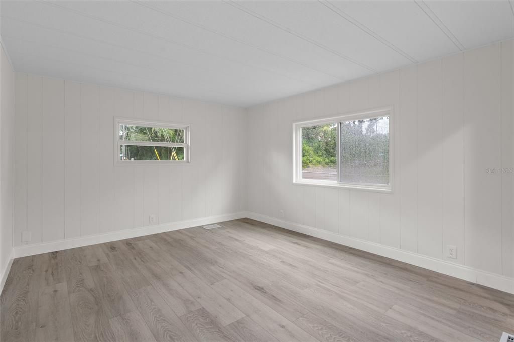 For Sale: $149,900 (2 beds, 2 baths, 1056 Square Feet)
