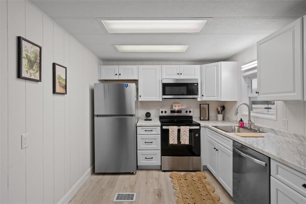 For Sale: $149,900 (2 beds, 2 baths, 1056 Square Feet)