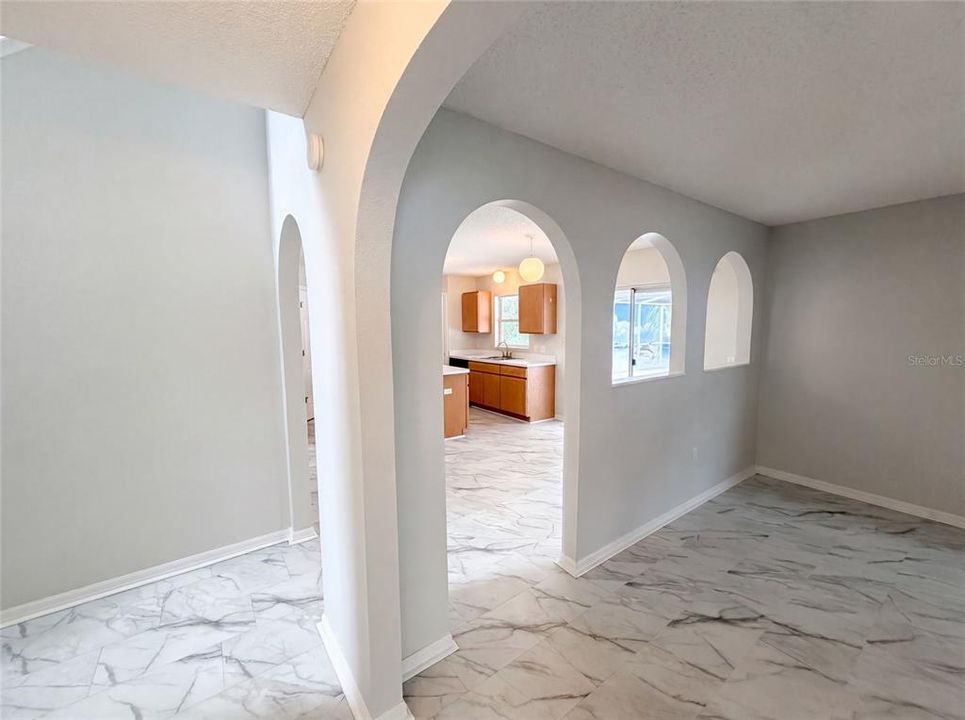 En Venta: $365,000 (4 camas, 2 baños, 2142 Pies cuadrados)