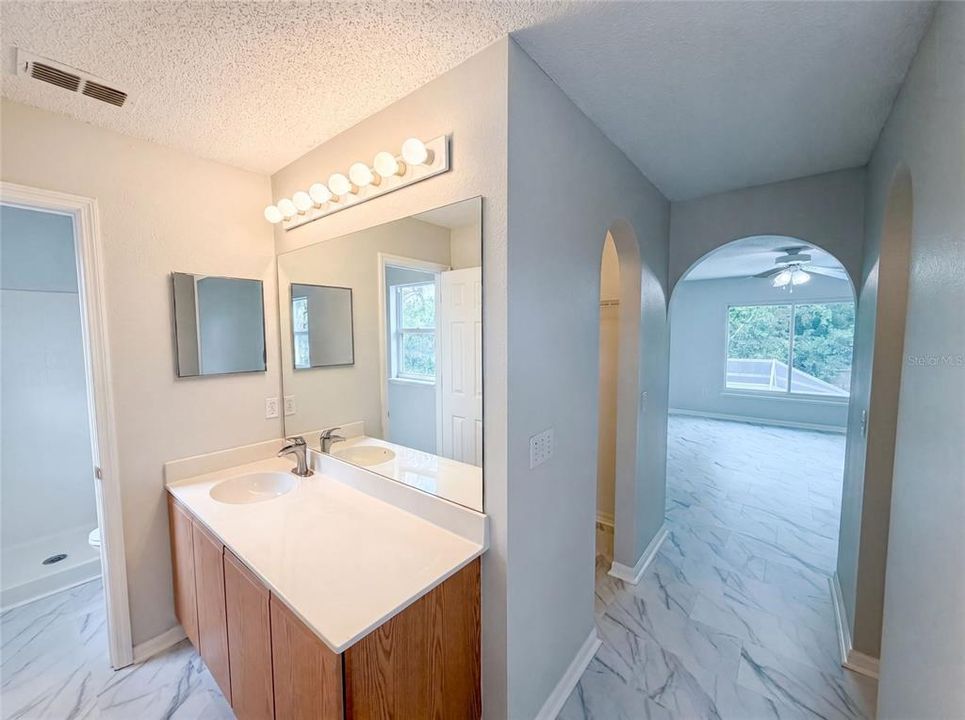 En Venta: $365,000 (4 camas, 2 baños, 2142 Pies cuadrados)