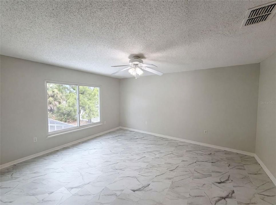 En Venta: $365,000 (4 camas, 2 baños, 2142 Pies cuadrados)