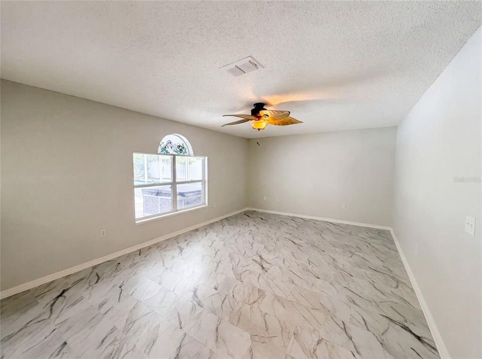 En Venta: $365,000 (4 camas, 2 baños, 2142 Pies cuadrados)