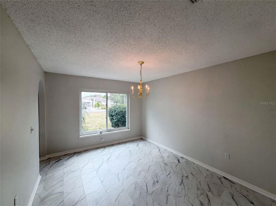 En Venta: $365,000 (4 camas, 2 baños, 2142 Pies cuadrados)