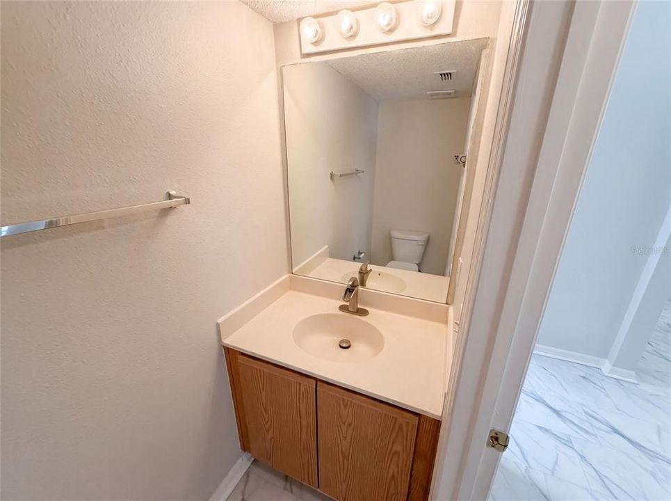 En Venta: $365,000 (4 camas, 2 baños, 2142 Pies cuadrados)