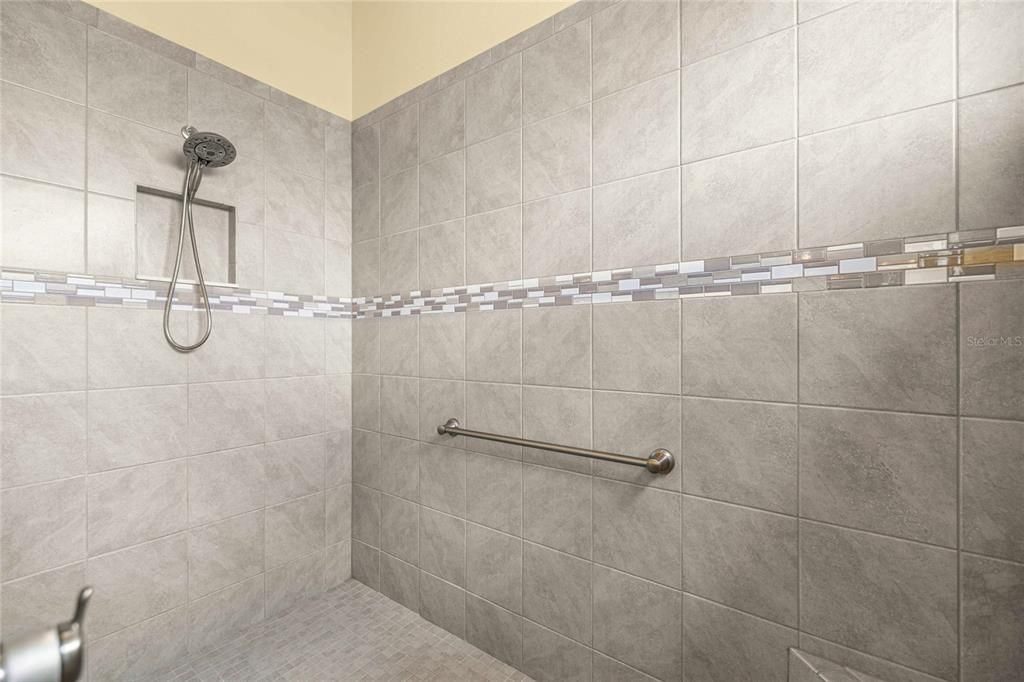 En Venta: $990,000 (3 camas, 3 baños, 2602 Pies cuadrados)