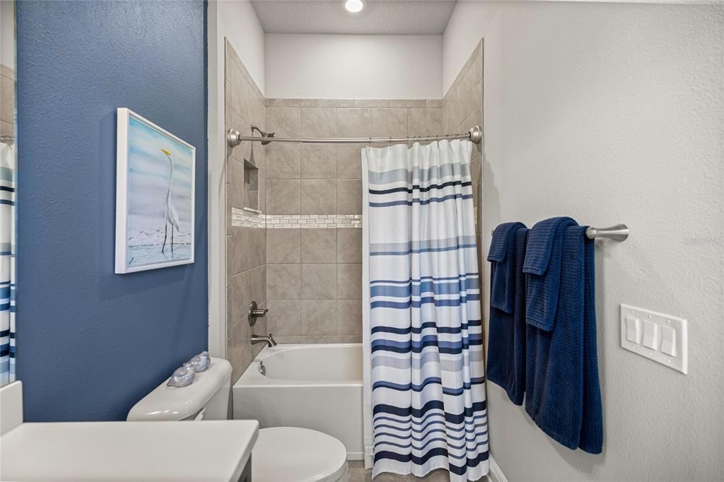 En Venta: $990,000 (3 camas, 3 baños, 2602 Pies cuadrados)