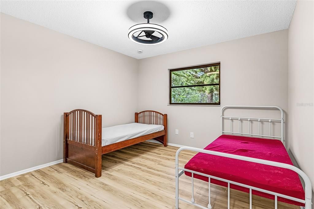 На продажу: $289,900 (3 спален, 2 ванн, 1364 Квадратных фут)