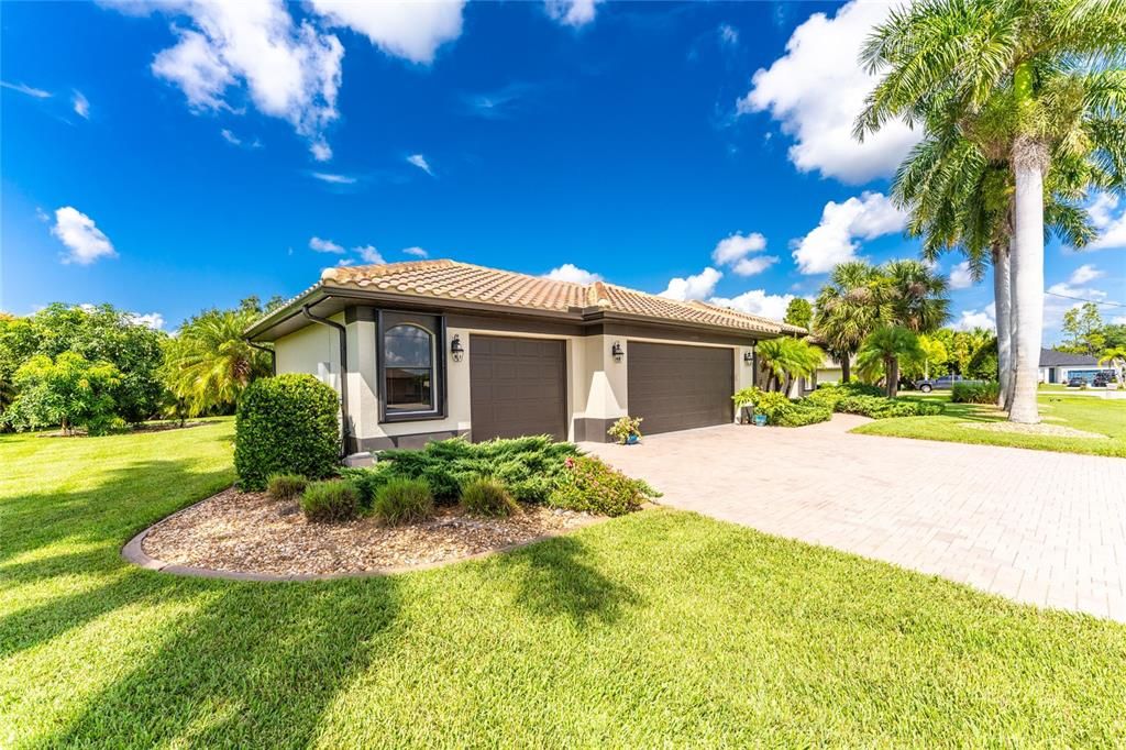 For Sale: $625,000 (3 beds, 2 baths, 2339 Square Feet)