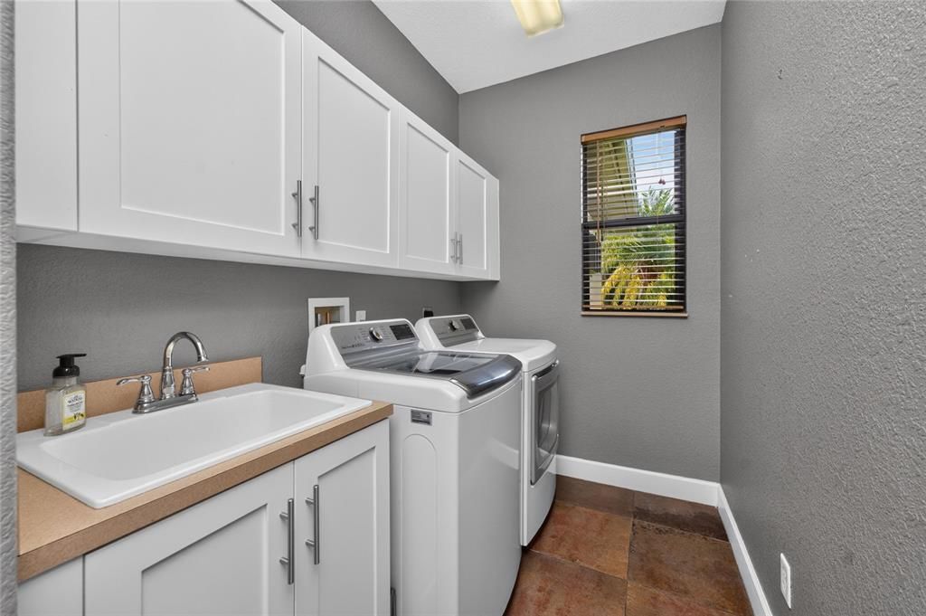 For Sale: $625,000 (3 beds, 2 baths, 2339 Square Feet)