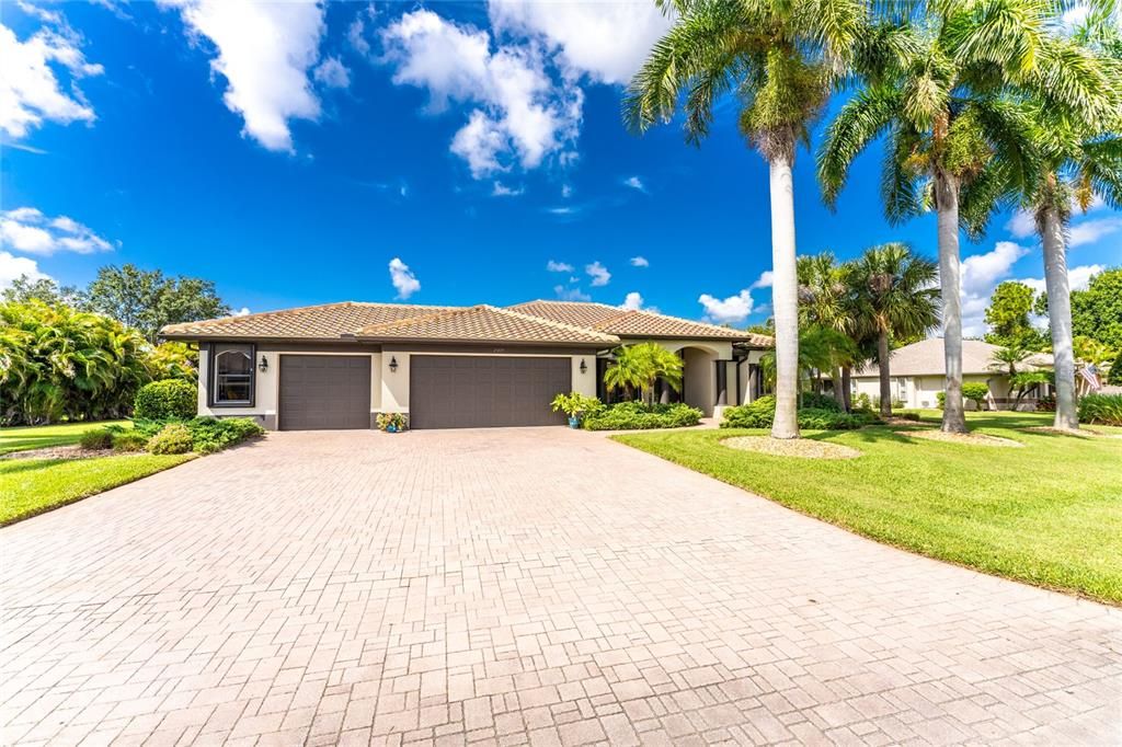For Sale: $625,000 (3 beds, 2 baths, 2339 Square Feet)