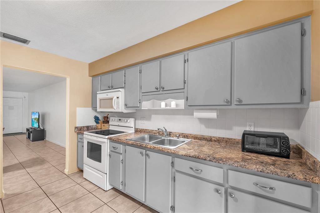 For Sale: $124,990 (2 beds, 1 baths, 1135 Square Feet)