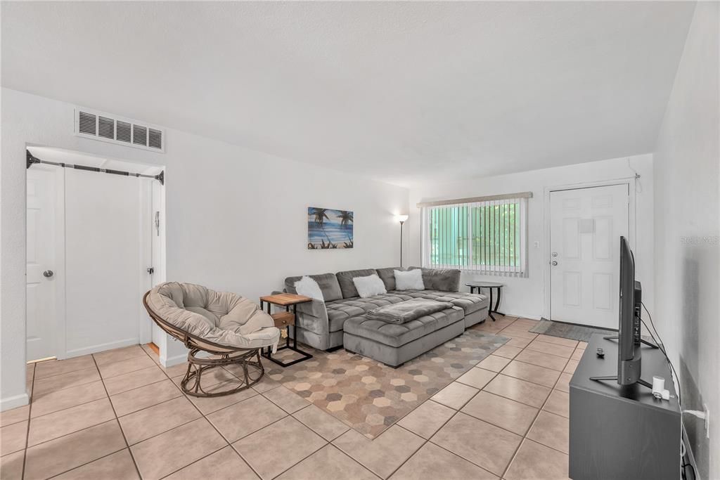 For Sale: $124,990 (2 beds, 1 baths, 1135 Square Feet)
