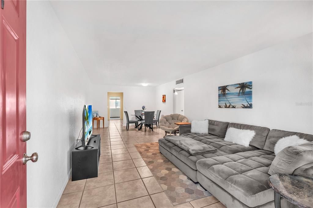 For Sale: $124,990 (2 beds, 1 baths, 1135 Square Feet)