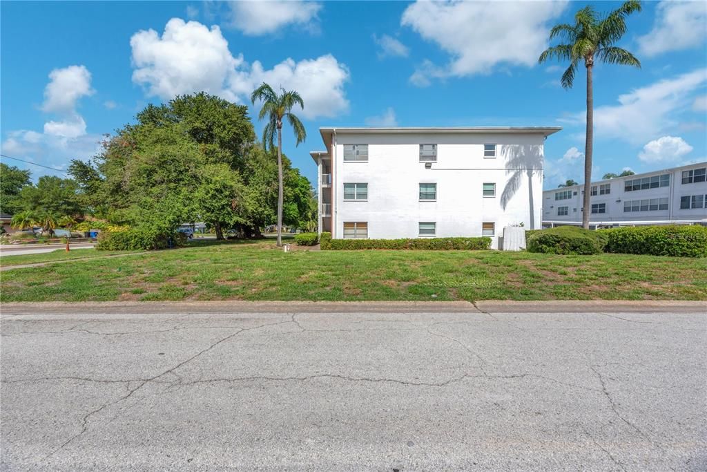For Sale: $124,990 (2 beds, 1 baths, 1135 Square Feet)