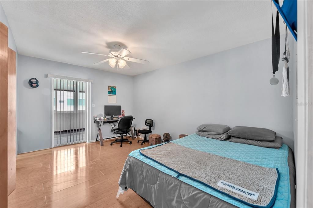 For Sale: $124,990 (2 beds, 1 baths, 1135 Square Feet)