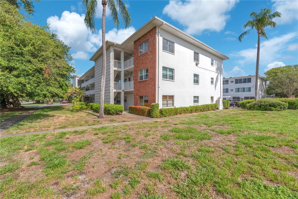 For Sale: $124,990 (2 beds, 1 baths, 1135 Square Feet)