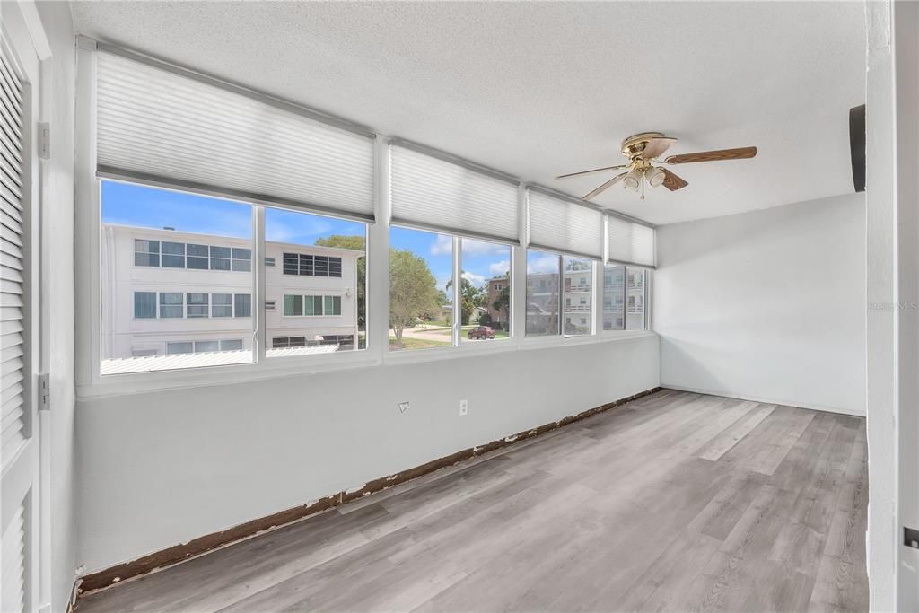 For Sale: $124,990 (2 beds, 1 baths, 1135 Square Feet)