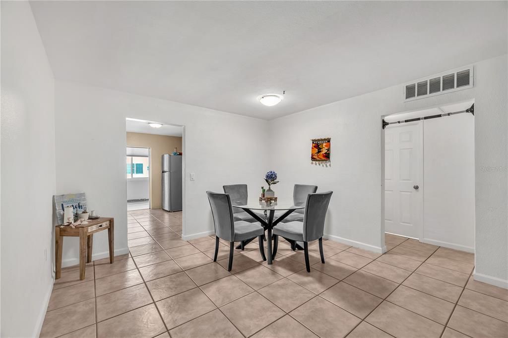 For Sale: $124,990 (2 beds, 1 baths, 1135 Square Feet)