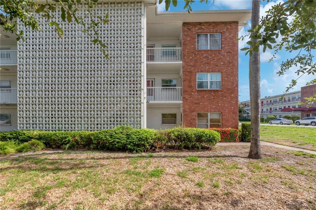 For Sale: $124,990 (2 beds, 1 baths, 1135 Square Feet)