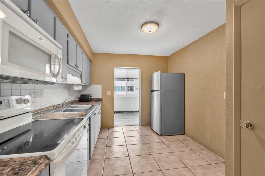 For Sale: $124,990 (2 beds, 1 baths, 1135 Square Feet)