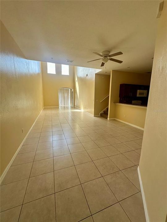 For Rent: $2,400 (3 beds, 2 baths, 1721 Square Feet)