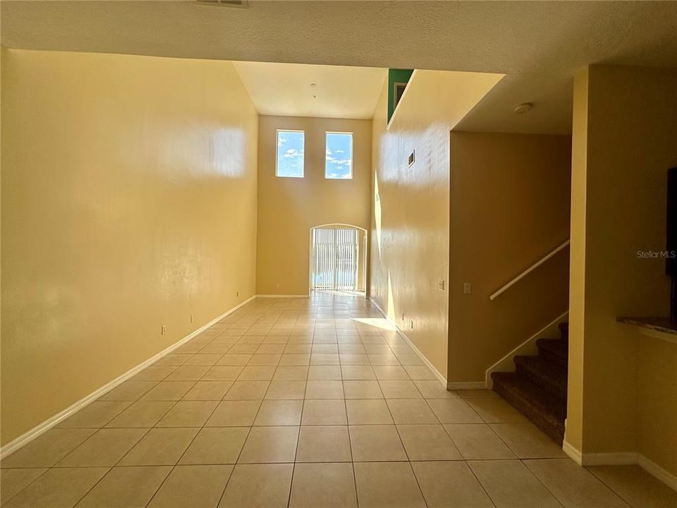 For Rent: $2,400 (3 beds, 2 baths, 1721 Square Feet)